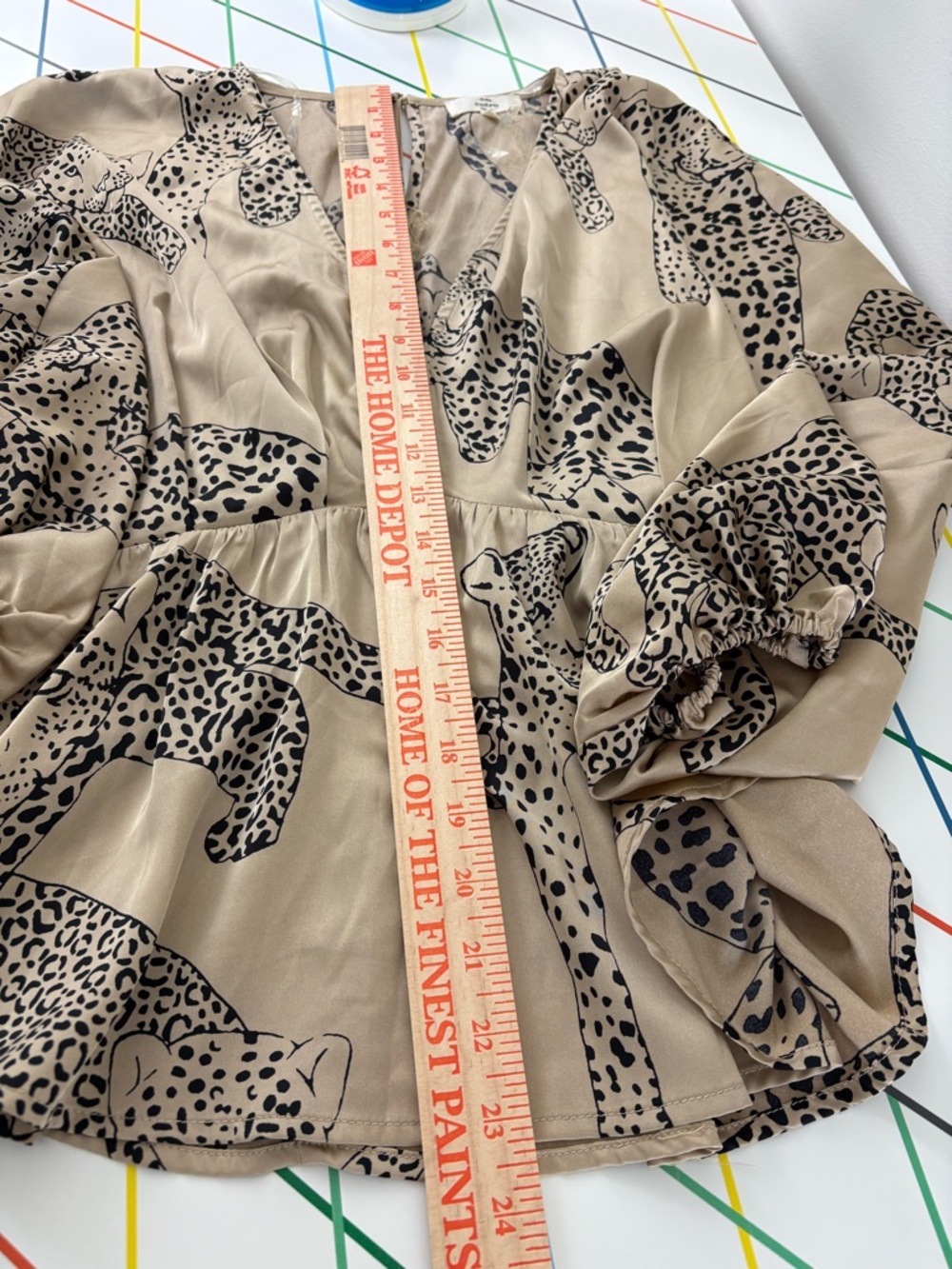 entro Beige Leopard Peplum Blouse size Large in EUC balloon sleeves - Picture 10 of 11